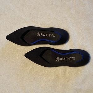 Rothy’s black point style size 8.5 (run SMALL)